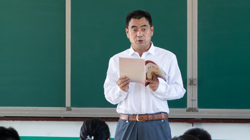 我和新金宝官方网站入口的故事第76期丨董永强：老师、诗人、红色讲解员